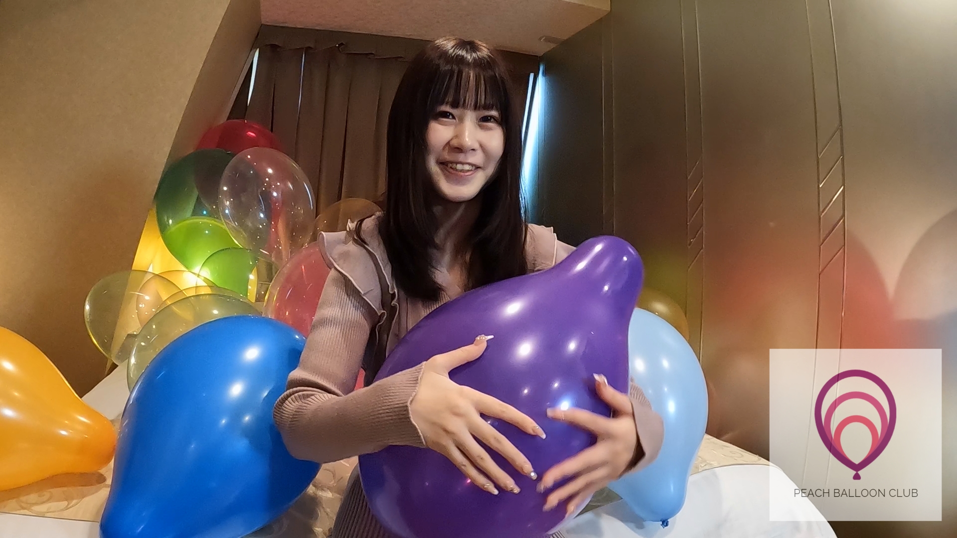 ピーチバルーンクラブ#13-1 りんかとたくさんの風船 (Rinka and lots of balloons) - 画像 (3)