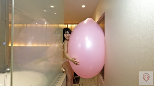 ピーチバルーンクラブ風船動画No.3 : あみはじめての風船遊び - 画像 (8)
